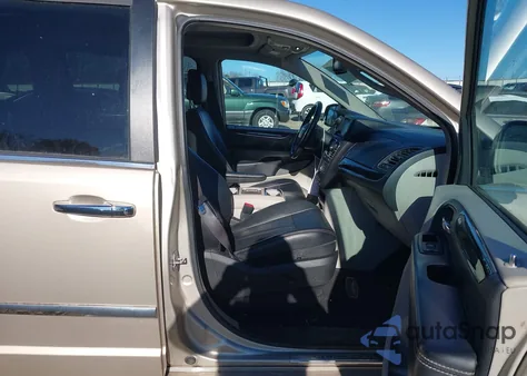 2016 Chrysler Town & Country Touring L z USA, uszkodzony, nr VIN 2C4RC1CG3GR133171